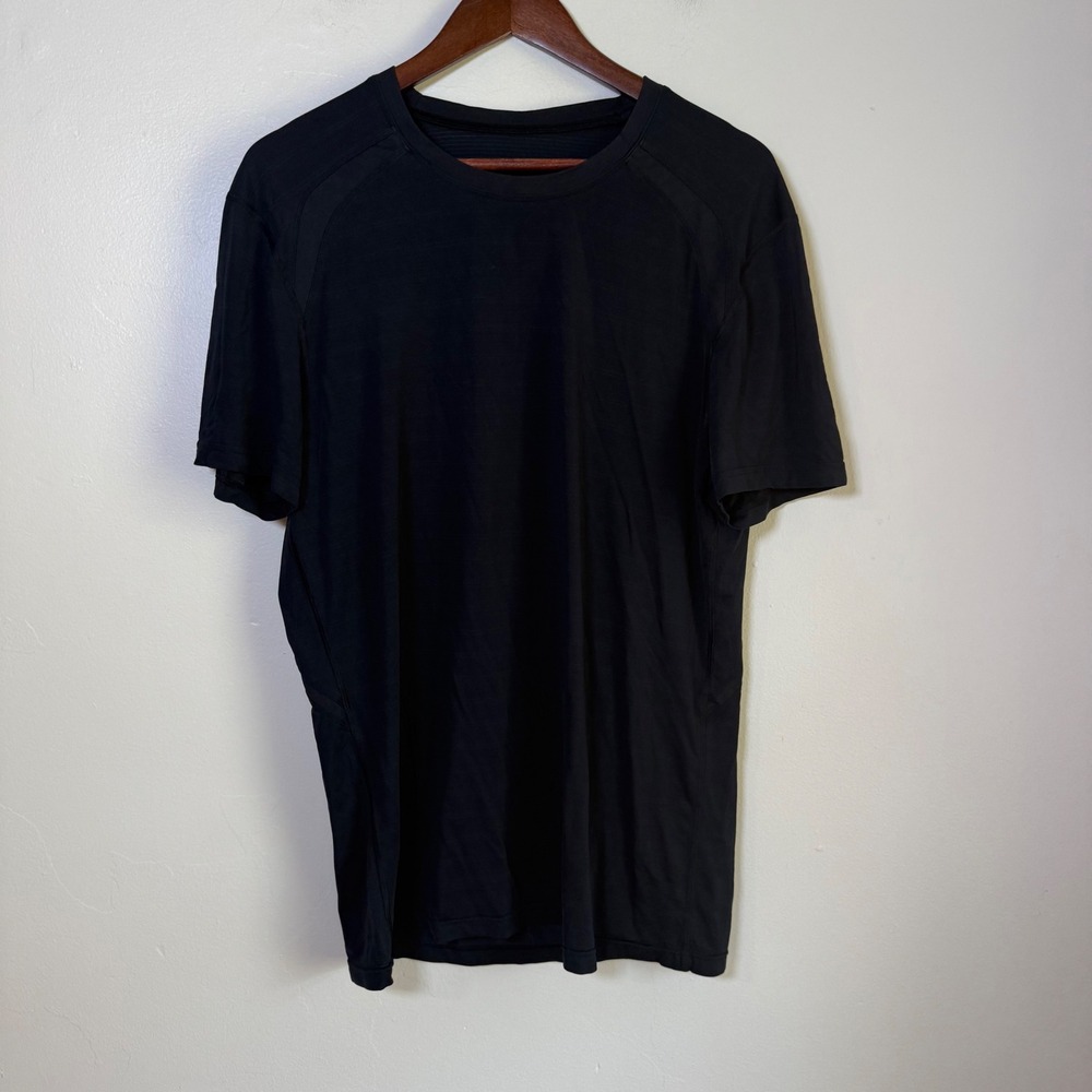 Lululemon Metal Vent Tech 2.0 Breathable Performance Shirt Size Medium Black